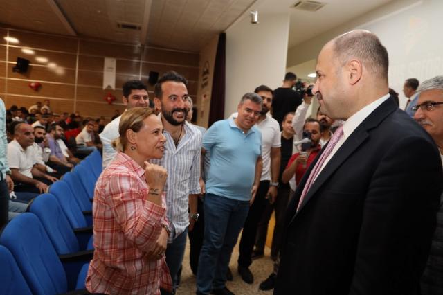 Şanlıurfa'da bir ilk! Kadın otobüs şoförü görevine başladı