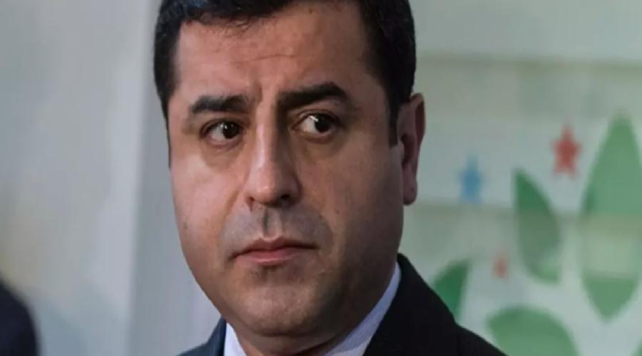 selahattin-demirtas-hain-teror-saldirisini-kinadi-sorunlarin-siyaset-yoluyla-cozulmesini-kanla-kesmeye-calisiyorlar-Mtt1OeDi.jpg