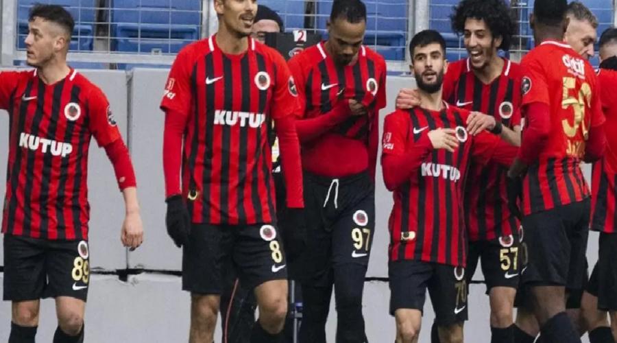 turkiyenin-esasli-grubu-genclerbirligine-haciz-geldi-sampiyonluk-kupasina-bile-el-konuldu-dADuNjrn.jpg