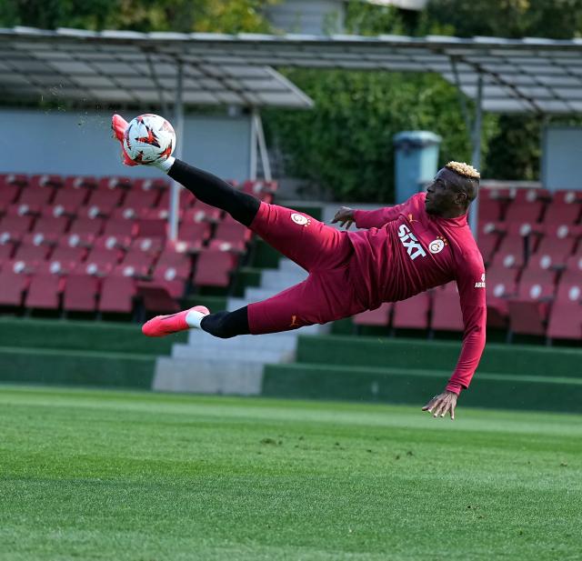 Victor Osimhen'den Florya'da olay hareket