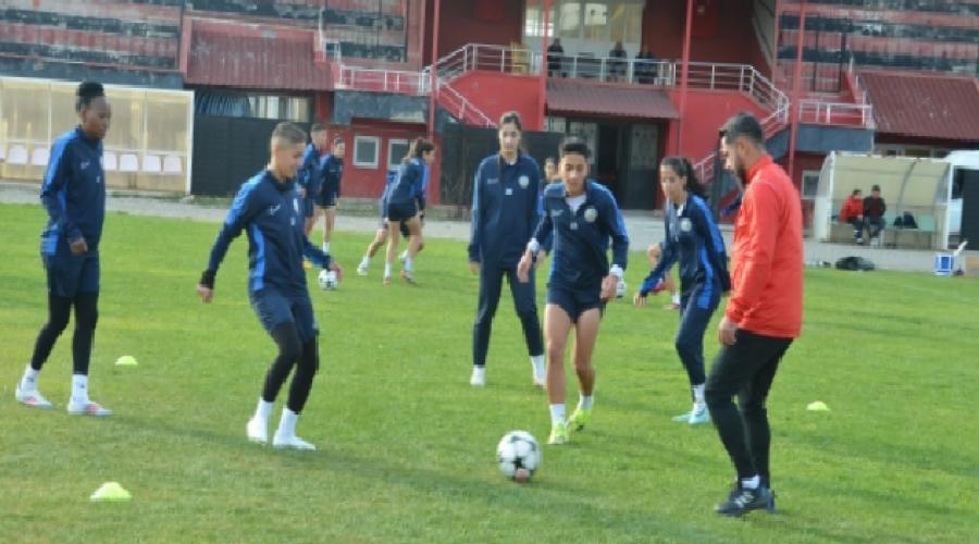 yuksekovanin-bayan-futbolculari-grup-otobusu-dayanagina-galibiyetle-karsilik-vermek-istiyor-xJz3HOUG.jpg